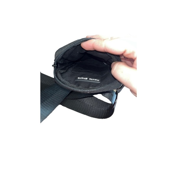 HAUTE SHORE CASEY PUFFER NOIR CROSSBODY. Excellent condition. Offers welcome - Picture 3 of 8